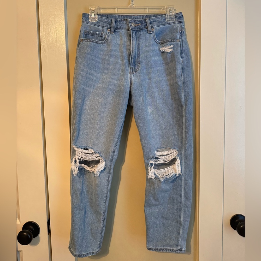 AMERICAN EAGLE MOM JEANS